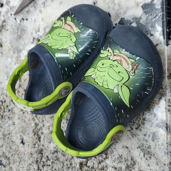 Crocs Star Wars Yoda size 6 To 7C shoes - Picture 1 of 13